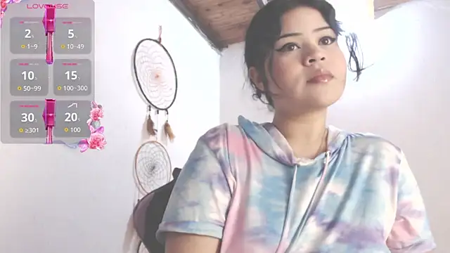 Snapshot of Amara18_ chatting on November 19, 2025, 1:11 pm Amara18 online show from November 19, 2025, 1:11 pm