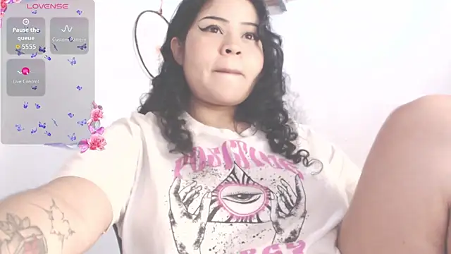 Snapshot of Amara18_ chatting on November 28, 2025, 12:11 am Amara18 online show from November 28, 2025, 12:11 am