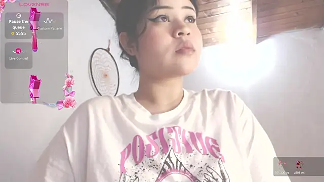 Snapshot of Amara18_ chatting on December 2, 2025, 1:13 pm Amara18 online show from December 2, 2025, 1:13 pm