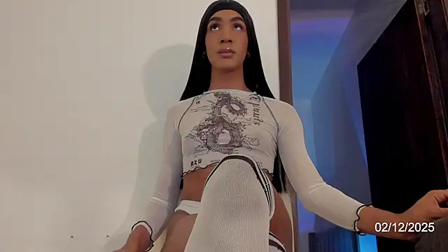 Snapshot of Karoline_Marin chatting on December 3, 2025, 12:44 am Karoline Marin online show from December 3, 2025, 12:44 am