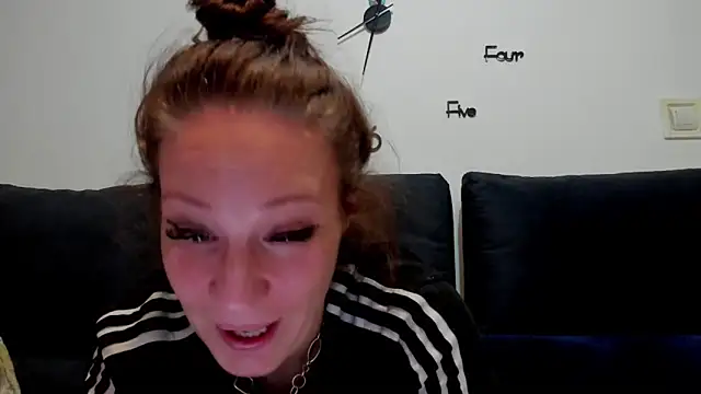 VanessaSquirtt online show from September 16, 2025, 5:36 pm