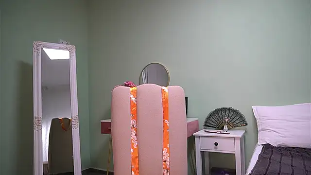 HaileyMoonn online show from October 29, 2025, 4:11 am