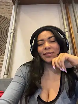 PetitLumiere online show from October 15, 2025, 9:01 pm