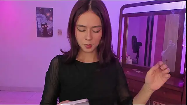 cute roxana  online show from November 6, 2025, 11:09 pm