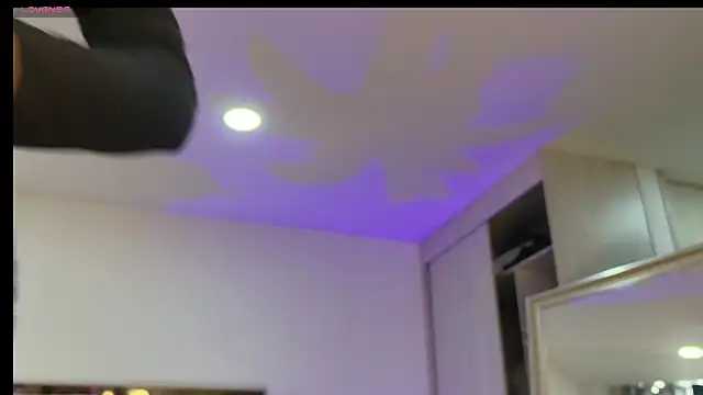 Ammy Castro online show from November 11, 2025, 9:42 pm