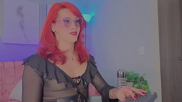 Juliana Saenzz online show from November 11, 2025, 4:24 pm