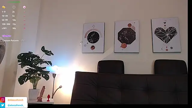 AleezaFrench online show from February 23, 2025, 1:42 pm