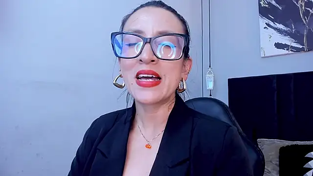 kira moon   online show from February 13, 2026, 9:37 pm