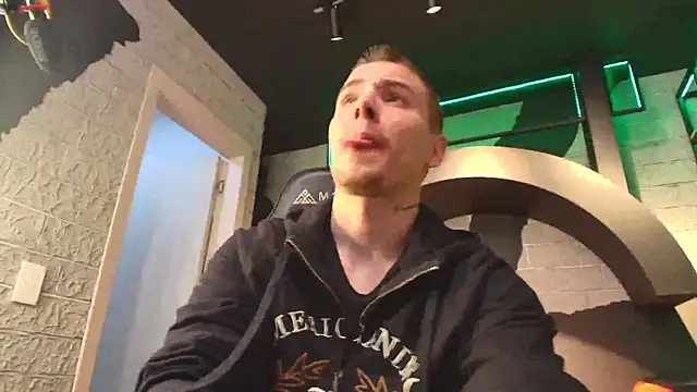 JordanThompson  online show from October 21, 2025, 11:09 am