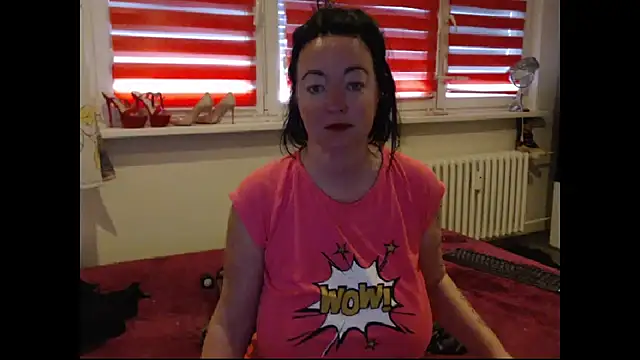 Snapshot of Alexie33 chatting on April 22, 2026, 7:37 am Alexie33 online show from April 22, 2026, 7:37 am