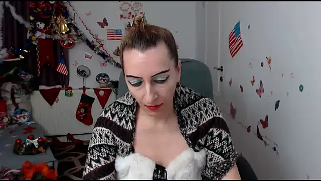 Snapshot of EvelynAngell chatting on December 9, 2024, 6:55 am EvelynAngell online show from December 9, 2024, 6:55 am