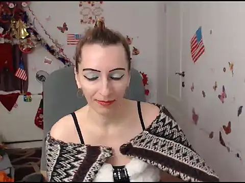 Snapshot of EvelynAngell chatting on December 9, 2024, 10:00 am EvelynAngell online show from December 9, 2024, 10:00 am