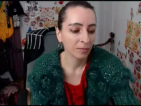 Snapshot of EvelynAngell chatting on October 18, 2025, 6:15 am EvelynAngell online show from October 18, 2025, 6:15 am