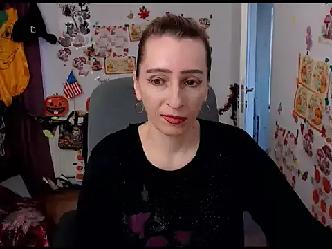 Snapshot of EvelynAngell chatting on October 10, 2025, 6:03 am EvelynAngell online show from October 10, 2025, 6:03 am