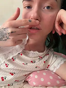 Lisaaa Alisa online show from April 23, 2026, 6:42 am