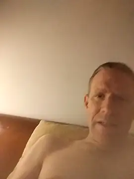 Snapshot of Blondinet92 chatting on October 17, 2025, 9:05 pm Blondinet92 online show from October 17, 2025, 9:05 pm