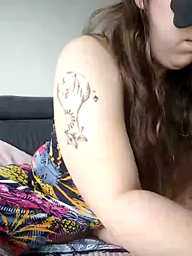 FrancaiseLynne online show from January 27, 2025, 9:44 am