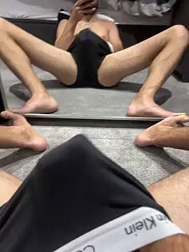 h0rnyguy001 online show from November 10, 2025, 10:37 pm