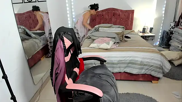 Snapshot of Marie_Mature chatting on October 24, 2025, 12:31 am Marie Mature online show from October 24, 2025, 12:31 am