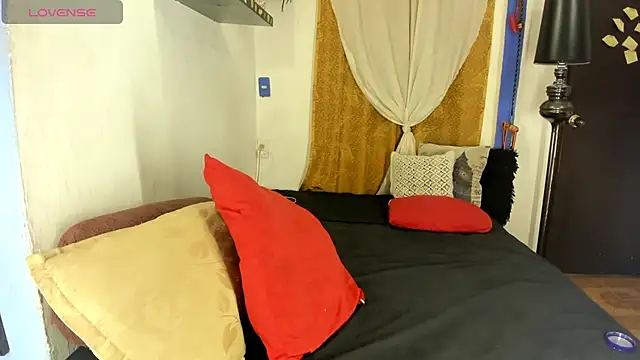 SARAMISHA online show from November 5, 2025, 2:31 pm