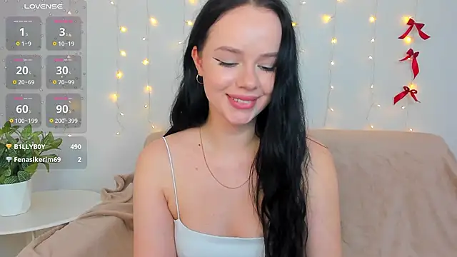 Lori  Hell online show from February 3, 2025, 5:40 am