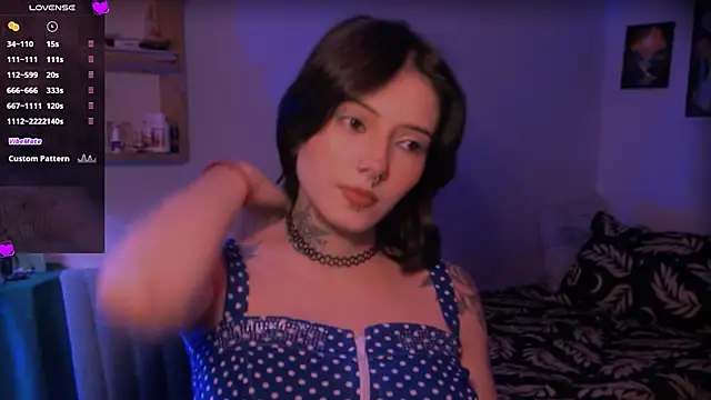 LiliJones  online show from March 19, 2026, 6:19 pm