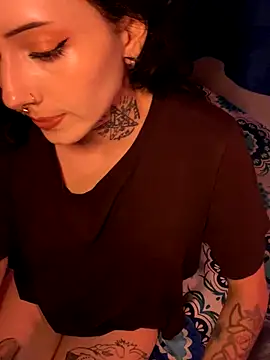 LiliJones  online show from November 14, 2025, 1:26 pm