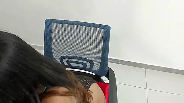 Snapshot of Luna_Dumont chatting on March 15, 2025, 5:15 pm Luna Dumont online show from March 15, 2025, 5:15 pm