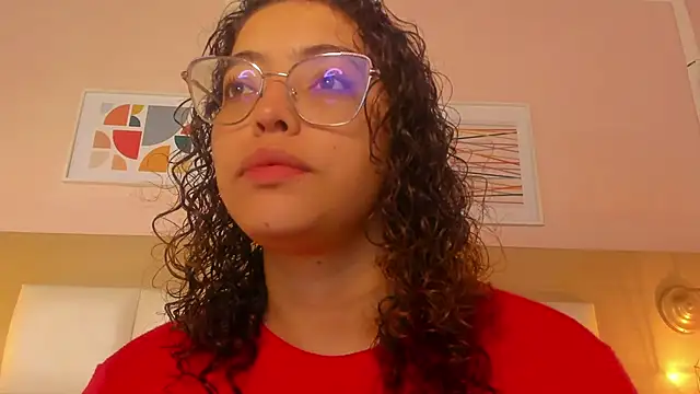 Snapshot of Dollar-girl chatting on March 8, 2025, 11:37 am Dollar-girl online show from March 8, 2025, 11:37 am