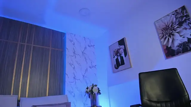 Dollar-girl online show from March 18, 2026, 2:19 pm