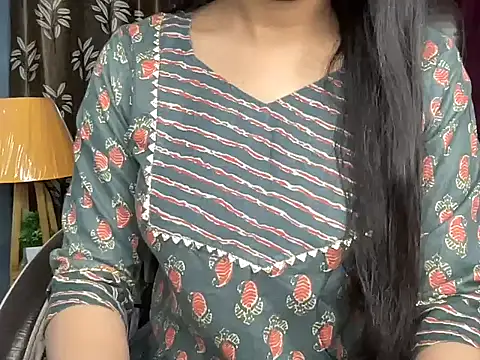 Snapshot of Karnaa_vail chatting on February 20, 2026, 5:04 am Karnaa vail online show from February 20, 2026, 5:04 am