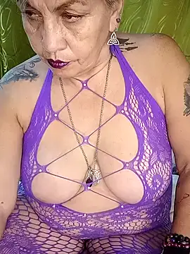 Snapshot of DirtyBIianca chatting on October 15, 2025, 11:57 pm DirtyBIianca online show from October 15, 2025, 11:57 pm