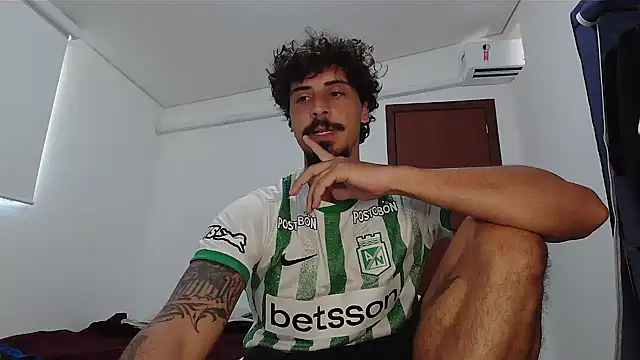 Snapshot of milkoffe chatting on February 12, 2026, 1:11 pm milkoffe online show from February 12, 2026, 1:11 pm