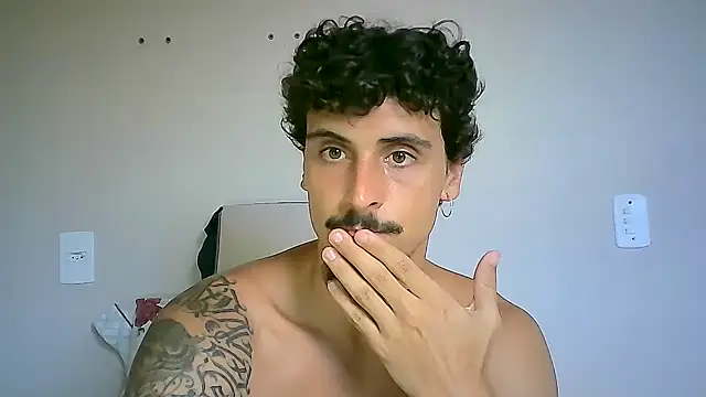 Snapshot of milkoffe chatting on February 3, 2025, 7:10 pm milkoffe online show from February 3, 2025, 7:10 pm