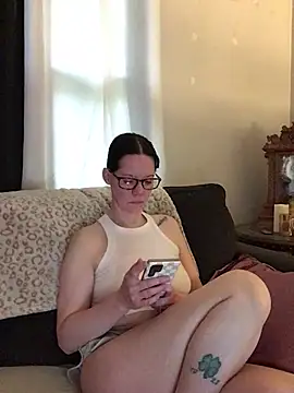SidneyRaee online show from May 21, 2026, 3:53 pm