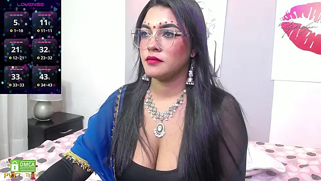 lakshmiraniii online show from March 13, 2025, 1:29 pm