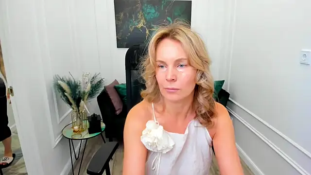 Snapshot of Sinty_Devis chatting on June 25, 2026, 4:32 am Sinty Devis online show from June 25, 2026, 4:32 am