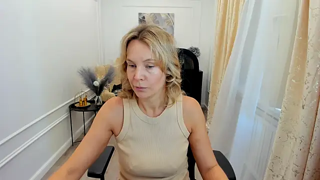 Snapshot of Sinty_Devis chatting on June 23, 2026, 4:21 am Sinty Devis online show from June 23, 2026, 4:21 am