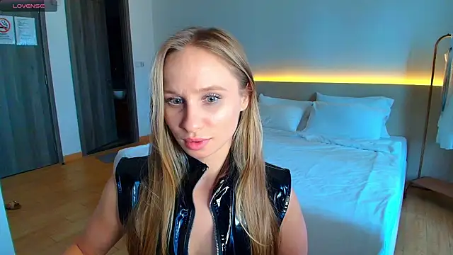 Snapshot of Mad1en chatting on April 26, 2026, 7:27 am Mad1en online show from April 26, 2026, 7:27 am