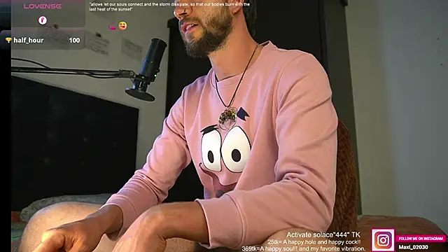 Snapshot of just_maxii chatting on March 14, 2025, 2:42 am just maxii online show from March 14, 2025, 2:42 am