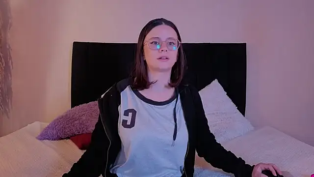 Snapshot of kassandra_james chatting on January 17, 2026, 12:53 pm kassandra james online show from January 17, 2026, 12:53 pm