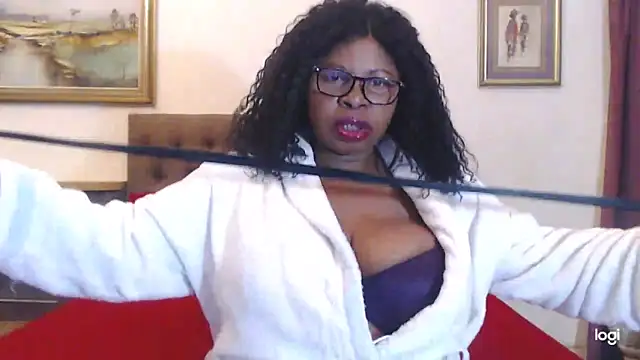 OmegaLipps online show from June 3, 2026, 8:57 pm