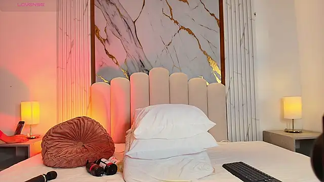 carolriveraa  online show from February 17, 2025, 8:16 pm