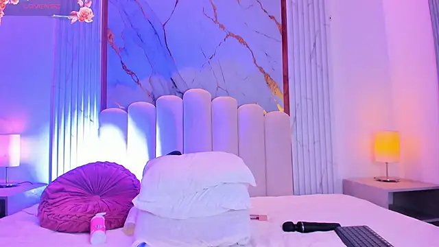 carolriveraa  online show from March 1, 2025, 8:32 pm