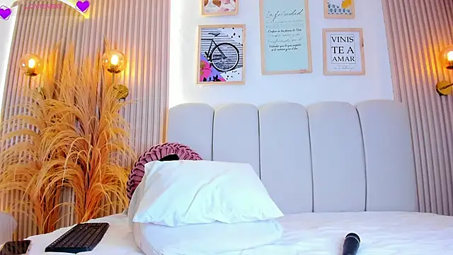 carolriveraa  online show from October 1, 2025, 8:46 pm