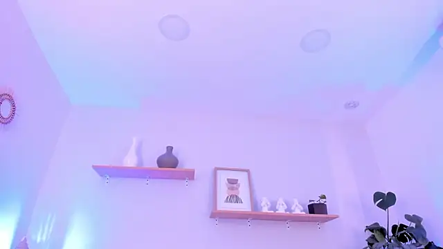 moll1e  online show from February 5, 2025, 6:37 pm