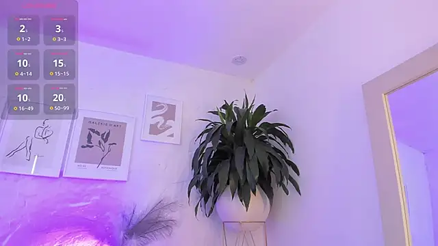 moll1e  online show from March 22, 2025, 8:37 pm