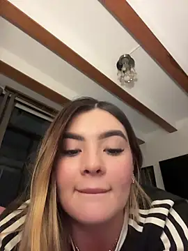 Snapshot of emmy_r chatting on February 12, 2026, 12:21 am emmy r online show from February 12, 2026, 12:21 am