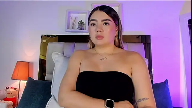 Snapshot of emmy_r chatting on February 2, 2026, 1:54 pm emmy r online show from February 2, 2026, 1:54 pm