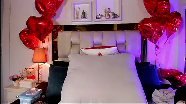 Snapshot of emmy_r chatting on February 17, 2026, 12:13 pm emmy r online show from February 17, 2026, 12:13 pm